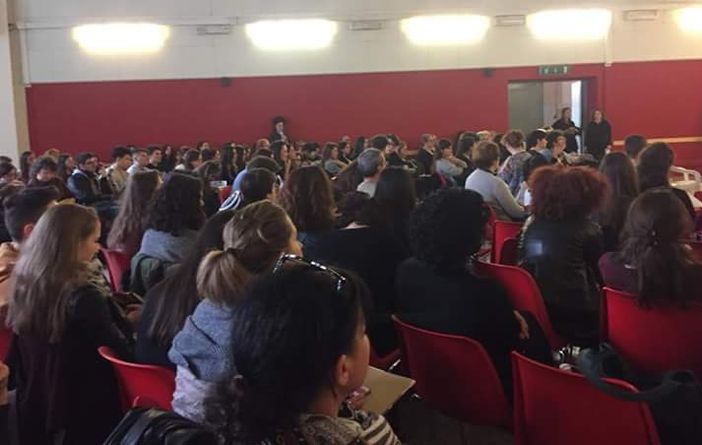 L’umorismo formidabile di Mark Mc Candy per i Caffè Culturali Viù