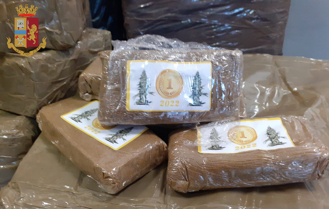 Sequestrati 155 kg di hashish e 21mila euro in contanti