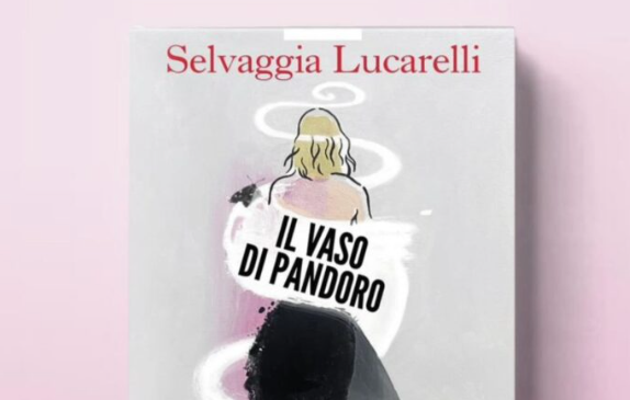 Selvaggia Lucarelli torna all'attacco: sarà al Salone del Libro per presentare "Il Vaso di Pandoro" Selvaggia Lucarelli torna all'attacco: sarà al Salone del Libro per presentare "Il Vaso di Pandoro"