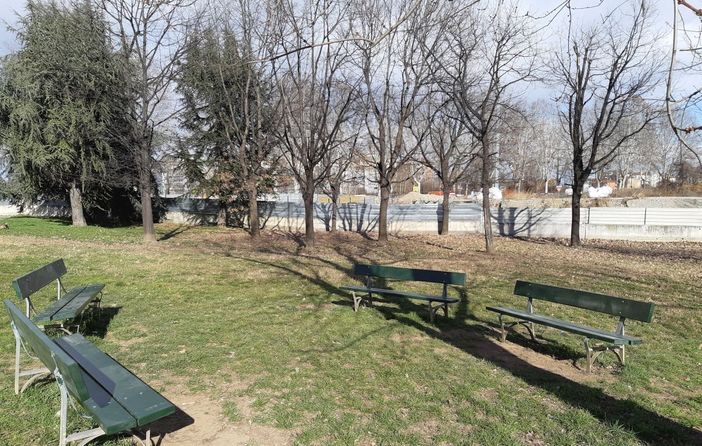 Al via la riparazione di oltre 500 panchine nei parchi e nei giardini della città