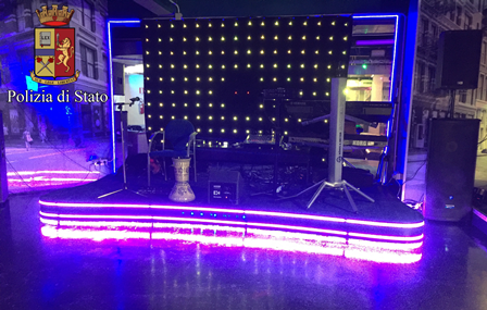 Chiuso un circolo privato di via Piossasco con clienti non tesserati e altre irregolarità Chiuso un circolo privato di via Piossasco con clienti non tesserati e altre irregolarità