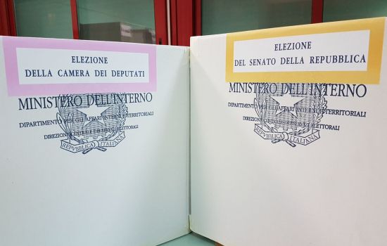 Urne per elezioni politiche Urne per elezioni politiche