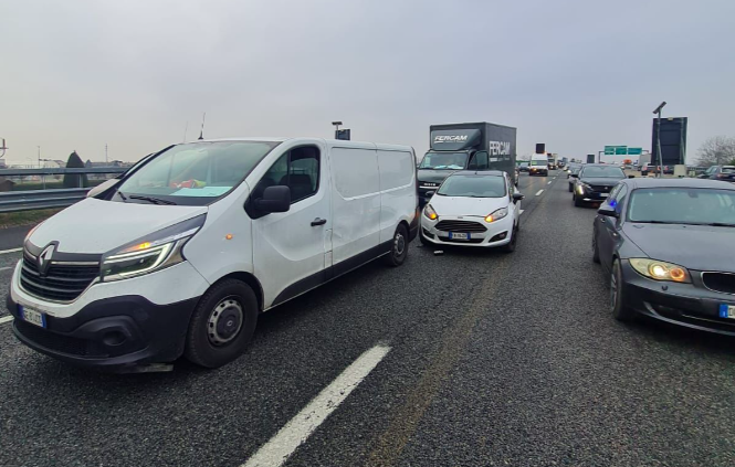 Triplo tamponamento all'altezza dell'interscambio della tangenziale Nord