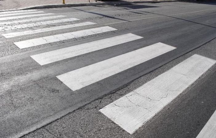 Piazza Derna: arriva la riduzione della corsia centrale per rendere più sicuri gli attraversamenti pedonali Piazza Derna: arriva la riduzione della corsia centrale per rendere più sicuri gli attraversamenti pedonali