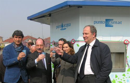 Piossasco, il punto acqua Smat funziona con la scheda ricaricabile