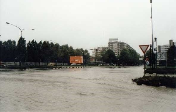 Alluvione del 2000 all'incrocio tra corso regina e corso potenza dove sorgerà il nuovo ospedale