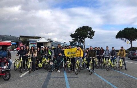 Gli Eugenio in Via di Gioia arrivano al Festival di Sanremo... in bici