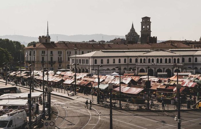 Si aggira in piazza della Repubblica con 100 grammi di hashish: arrestato