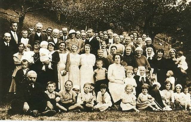 Una foto d'epoca raccolta dal Comune di Pomaretto Una foto d'epoca raccolta dal Comune di Pomaretto