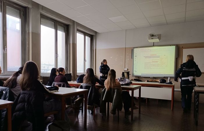 Chivasso, l’educazione stradale della Polizia Locale entra nelle scuole