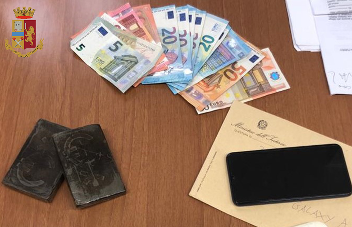 Il lockdown non ferma lo spaccio: tre pusher finiscono in manette tra centro e periferia Il lockdown non ferma lo spaccio: tre pusher finiscono in manette tra centro e periferia