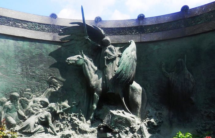 Il Monumentale diventa un soggetto per disegni e acquerelli: “Il tema è l’Apocalisse”