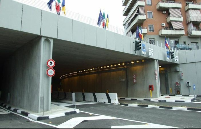Lavori al sottopasso Donat Cattin, al via chiusure per due settimane: possibili disagi al traffico Lavori al sottopasso Donat Cattin, al via chiusure per due settimane: possibili disagi al traffico