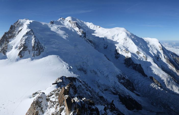 Alpinista torinese precipita dal Monte Bianco, in gravi condizioni all'ospedale di Aosta