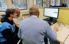 'Old Wild Web', gli studenti diventano tutor al centro anziani di Nichelino 'Old Wild Web', gli studenti diventano tutor al centro anziani di Nichelino