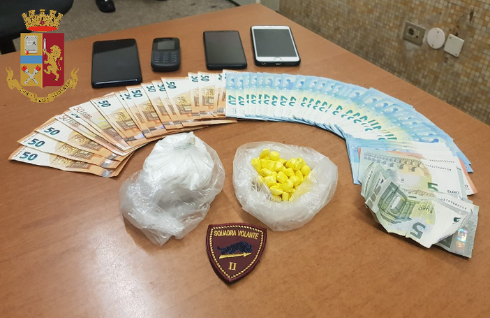 Arrestati due pusher a Porta Palazzo, sequestrati più di 100 grammi di cocaina Arrestati due pusher a Porta Palazzo, sequestrati più di 100 grammi di cocaina