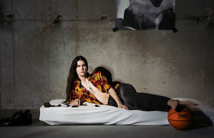Cultura pop tra metal e grunge: una performance di Anne Imhof al Castello di Rivoli Cultura pop tra metal e grunge: una performance di Anne Imhof al Castello di Rivoli