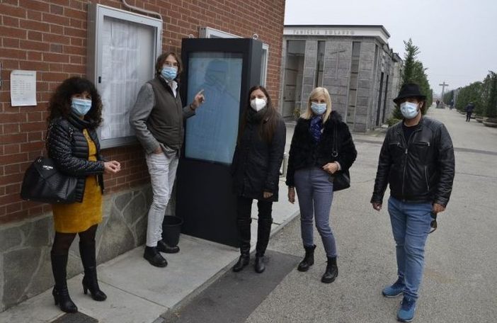 Inaugurato al cimitero di Nichelino il totem digitale che aiuta a trovare dove sono sepolti i propri cari Inaugurato al cimitero di Nichelino il totem digitale che aiuta a trovare dove sono sepolti i propri cari