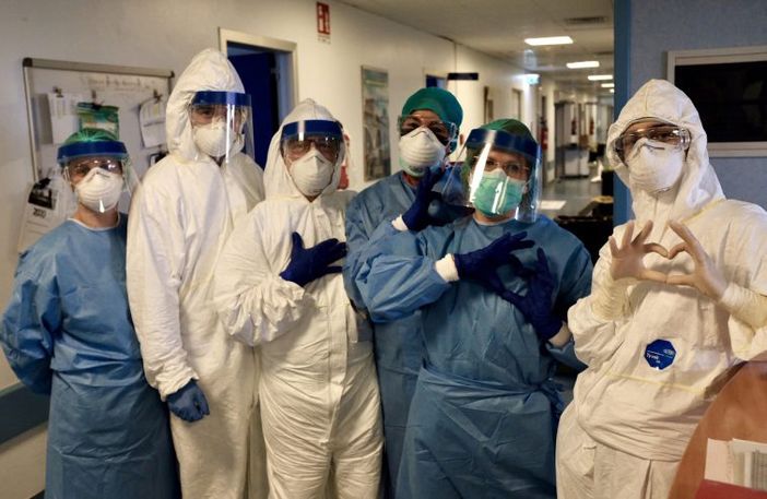 Lotta al Covid, avviati i primi tirocini professionalizzanti degli studenti del sesto anno di Medicina
