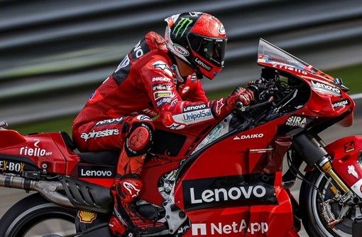 pecco bagnaia e festa tifosi chivasso