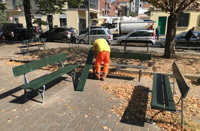 Torino, la Circoscrizione 4 rifà il look all'arredo urbano: manutenzione per 50 panchine e 20 cestini portarifiuti
