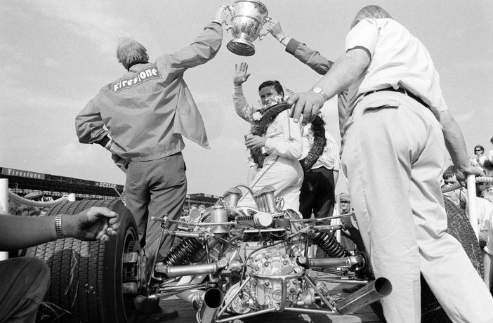 I Nemici del Drake: una mostra al Mauto racconta le rivalità tra Enzo Ferrari e le scuderie inglesi