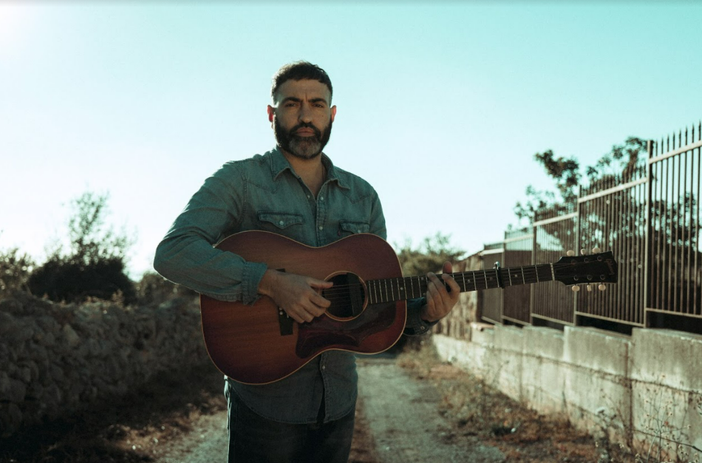 Buzzy Lao ha pubblicato l'ultimo singolo &quot;Fango&quot;