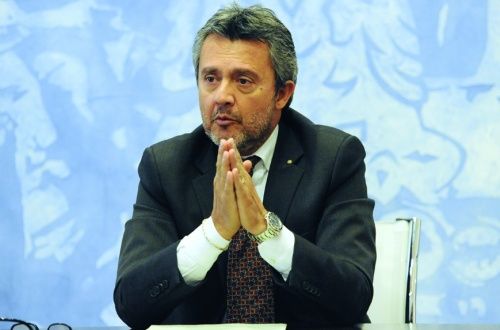 Il Questore Sanna: “Non era in vigore a Torino nessuna ordinanza per evitare la vendita di bottiglie di vetro sabato sera” (VIDEO)