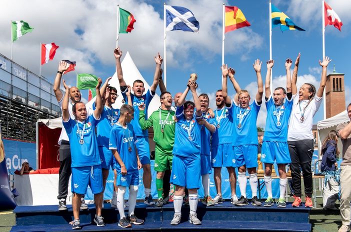 sportivi in campo sportivi in campo