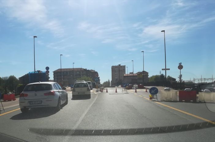 Moncalieri, lunghe code e viabilità ridotta per i lavori sul Ponte Nuovo