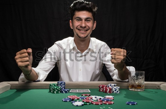 Le migliori mosse del poker da conoscere assolutamente Le migliori mosse del poker da conoscere assolutamente