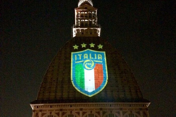 Domani sera Italia-Macedonia a Torino e la Mole diventa azzurra