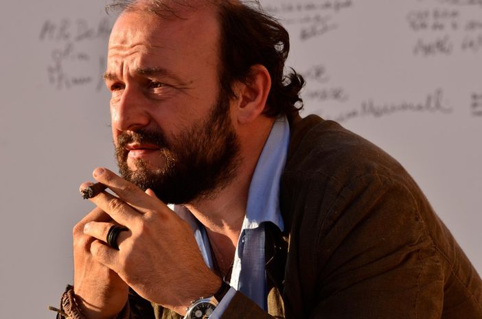 "Conoscere il respiro, esattamente": l'installazione urbana con la poesia di Davide Rondoni "Conoscere il respiro, esattamente": l'installazione urbana con la poesia di Davide Rondoni