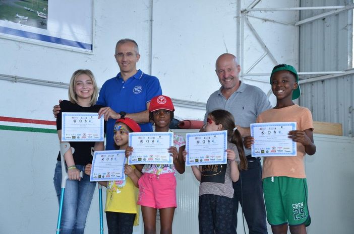 "In volo per un sorriso", i bambini dell'ospedale Regina Margherita aviatori per un giorno "In volo per un sorriso", i bambini dell'ospedale Regina Margherita aviatori per un giorno