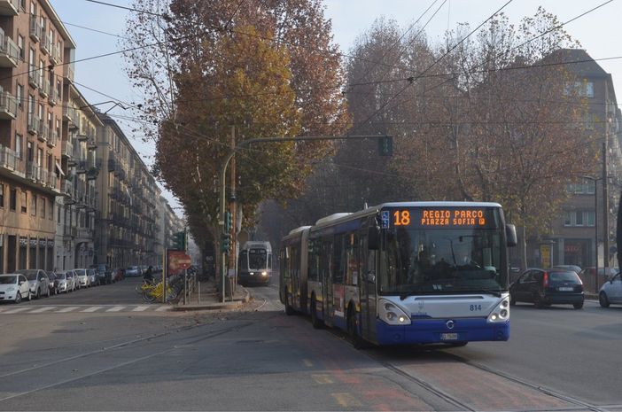 I mezzi pubblici da domani viaggeranno al 50%, ma Gtt annuncia potenziamenti su alcune linee