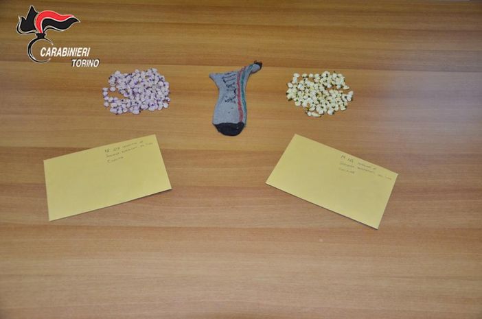 Parco del Valentino, arrestato il pusher che nasconde la droga nel calzino: sequestrate 200 dosi