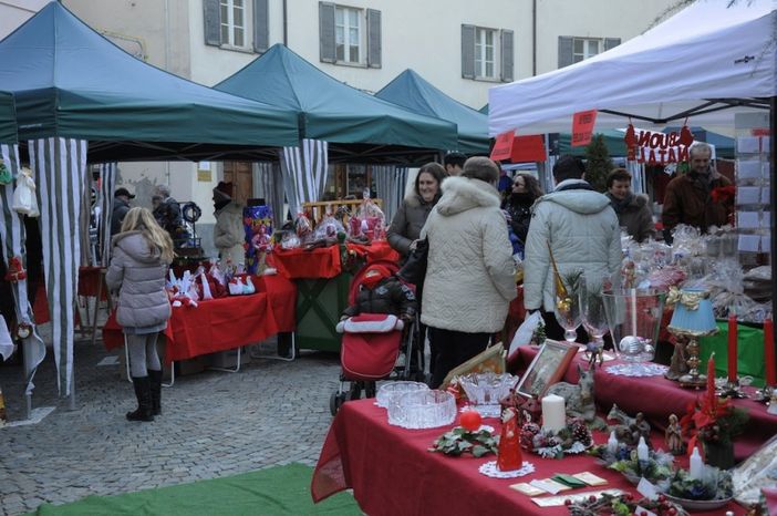L'8 dicembre a Barge i mercatini di Natale sotto il Monviso L'8 dicembre a Barge i mercatini di Natale sotto il Monviso