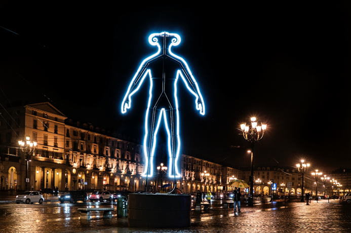 Andreas Angelidakis, l'autore della Luce d'Artista "VR Man" alla 61^ Biennale d'Arte di Venezia Andreas Angelidakis, l'autore della Luce d'Artista "VR Man" alla 61^ Biennale d'Arte di Venezia