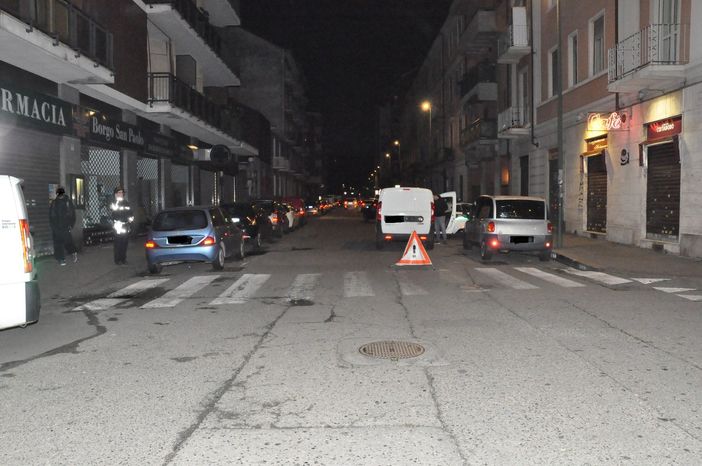 L'auto svolta e investe un uomo di 73 anni che rimane incastrato sotto la vettura: è in prognosi riservata