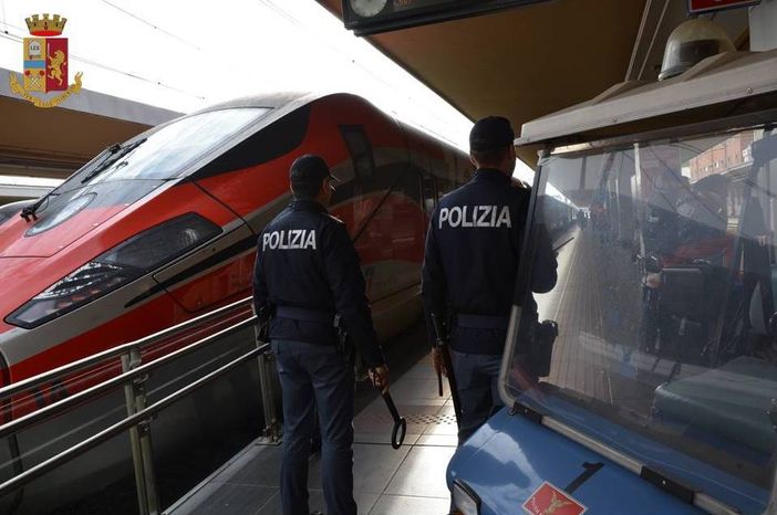Rail Safe Day nei treni del Piemonte e Valle D'Aosta: controllate 1312 persone, multe e denunce Rail Safe Day nei treni del Piemonte e Valle D'Aosta: controllate 1312 persone, multe e denunce