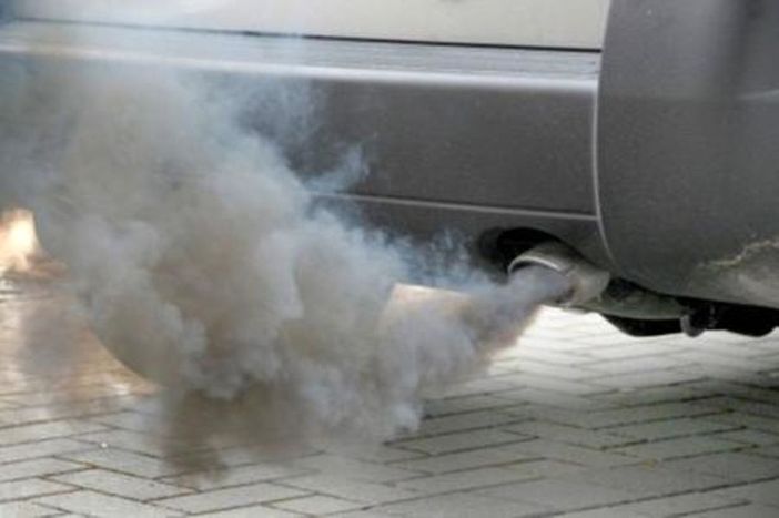 Smog, scatta il livello arancione: da domani fermi i Diesel euro5 dalle 8 alle 19 Smog, scatta il livello arancione: da domani fermi i Diesel euro5 dalle 8 alle 19