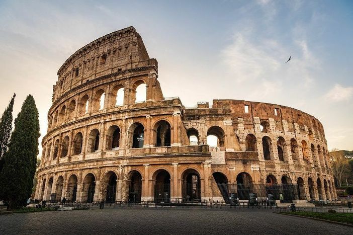 La storia e il simbolismo del Colosseo: più di un semplice monumento La storia e il simbolismo del Colosseo: più di un semplice monumento