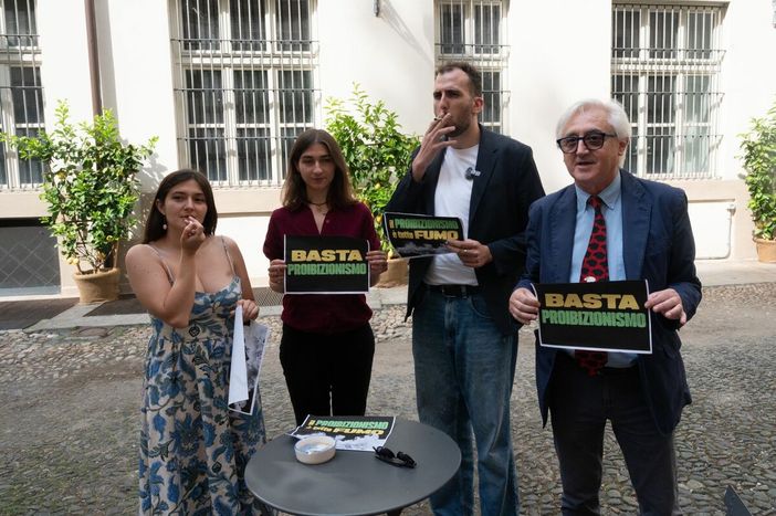 Una canna in Comune e un appello, i Radicali rilanciano il tema droghe leggere