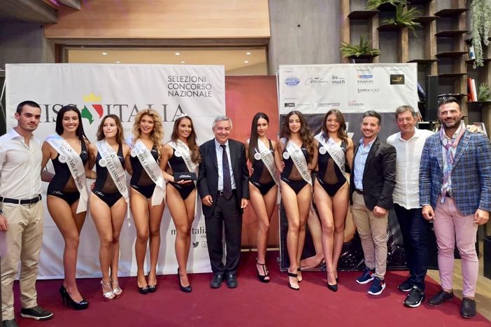 Le bellezze torinesi trionfano a Miss Valle d'Aosta Le bellezze torinesi trionfano a Miss Valle d'Aosta