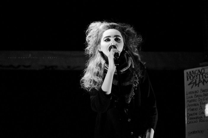 Questa sera, a Off Topic, arriva “Poetronica”: dove poesia ed elettronica si incontrano Questa sera, a Off Topic, arriva “Poetronica”: dove poesia ed elettronica si incontrano