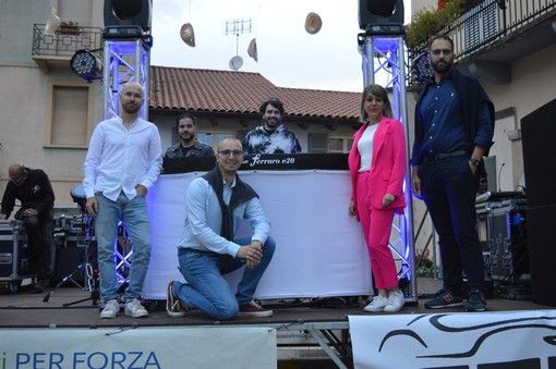 Il sindaco e gli assessori, sul palco con Gabriele Giudici Il sindaco e gli assessori, sul palco con Gabriele Giudici