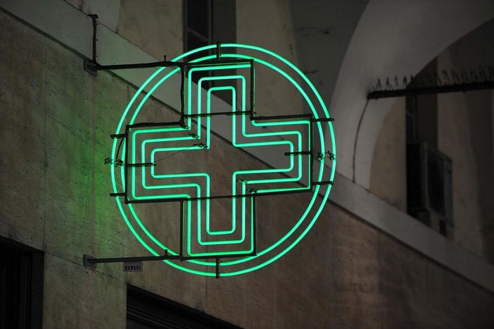 Spaccata notturna in farmacia, un arrestato dalla Polizia a Torino Spaccata notturna in farmacia, un arrestato dalla Polizia a Torino