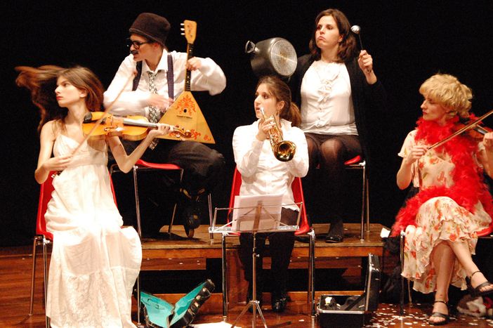 Teatranza: domani si fa festa per i 30 anni dell'associazione Teatranza: domani si fa festa per i 30 anni dell'associazione