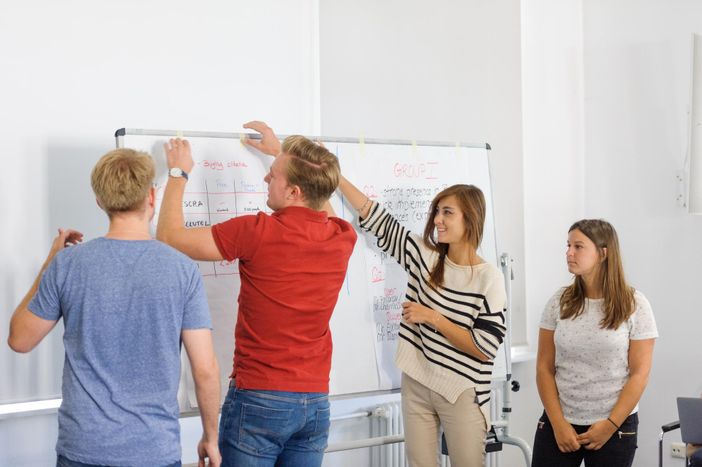 Gli imprenditori di domani vanno a farsi le ossa nelle start up più interessanti, ma anche in alcune aziende top