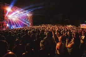 Dal twist and shout alla dance anni '90, il Trashmilano Party allo sPAZIO211 Dal twist and shout alla dance anni '90, il Trashmilano Party allo sPAZIO211